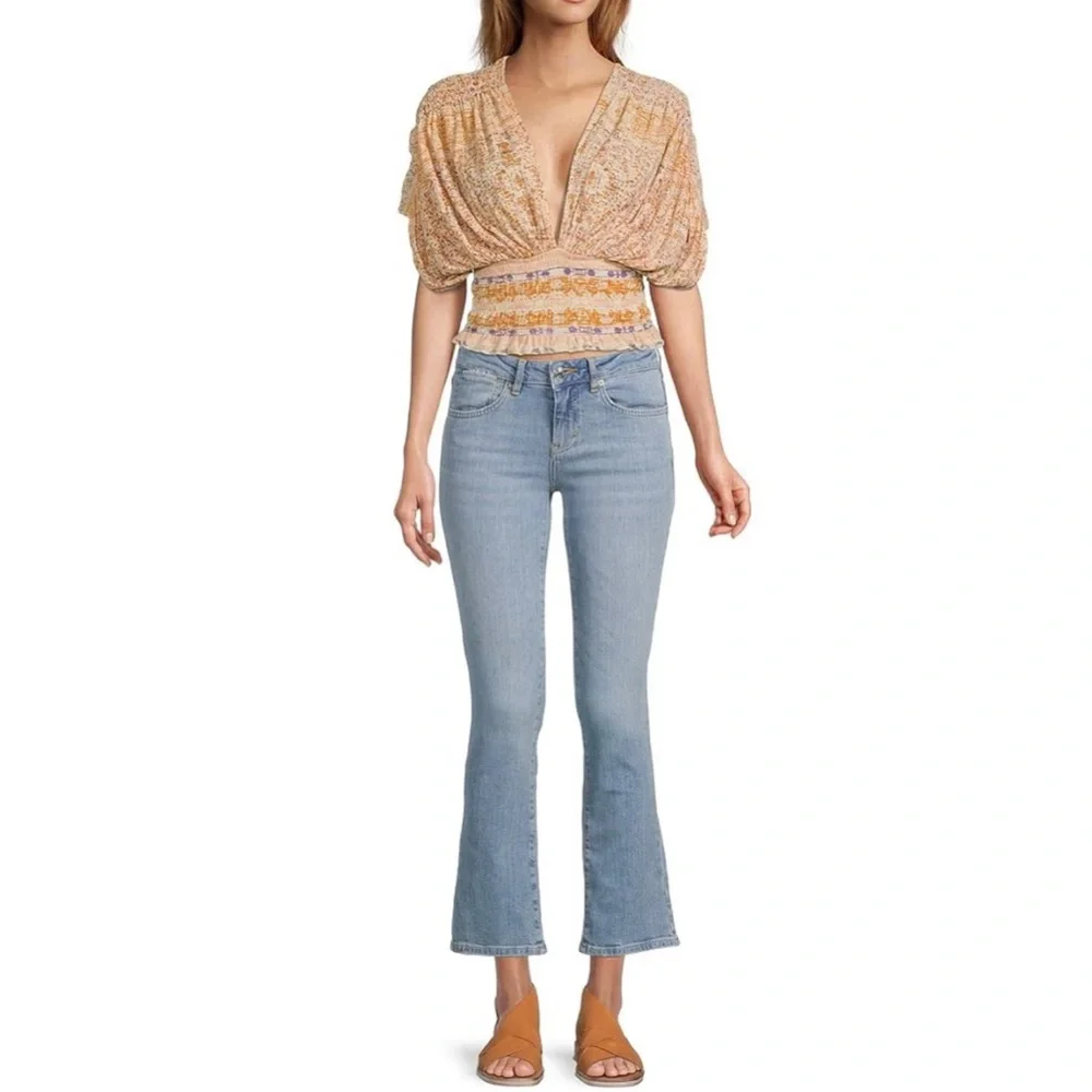 🆕FREE PEOPLE Liv Crop Flare Leg Mid Rise Jeans-Sizes 26, 27, 29, 30 - Picture 2 of 14